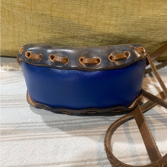 Mini Handmade Peruvian Tooled Leather Cross Body Purse - Picture 7 of 12